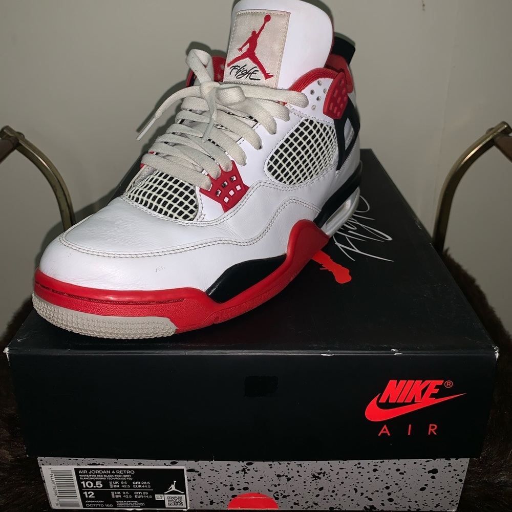 Air Jordan OG Retro 4’s “Fire Red” (2020 Release) Condition: 7.5/10